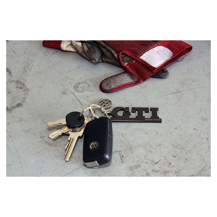VW GTI Schlüsselanhänger mit Logo-Anhänger, Schwarz