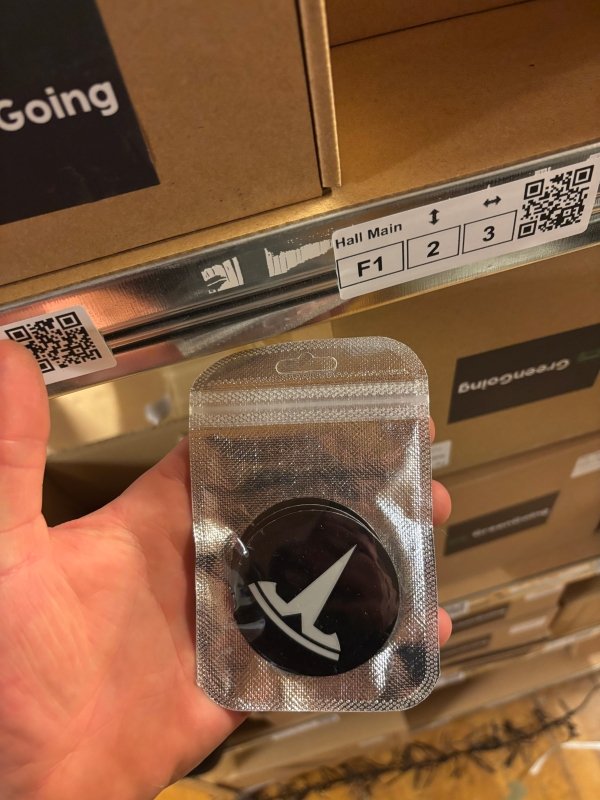 4 x Tesla Logo